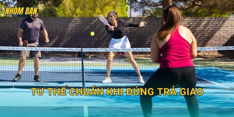 Tư thế chuẩn khi đứng trả giao